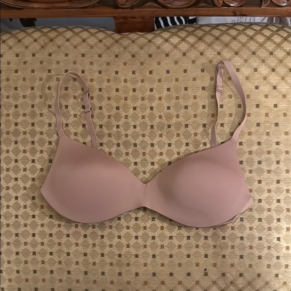 SKIMS Tan T-Shirt Bra Seamless Design
